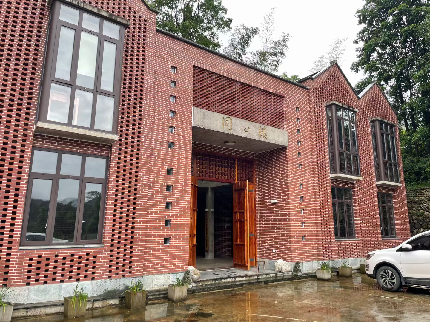 益陽(yáng)市湘陶建筑材料有限公司,益陽(yáng)實(shí)心燒結(jié)磚銷售,古建磚瓦銷售,文化磚哪里好